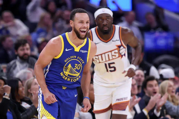 库里 28+4 破局！勇士靠这招终结连败 布克 38 分难掩太阳致命短板