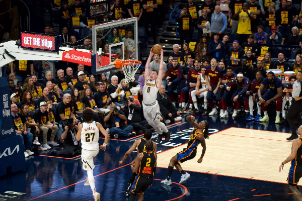 末节暴走！威少 21+11 导演 20 分绝境翻盘 约基奇 44+13 空砍 国王终结八连败