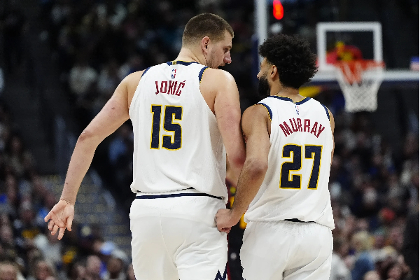 三分 11 中 10 创史！穆雷无罚球 52 分封神 约基奇 13 助串联 掘金双杀步行者轰历史级进攻