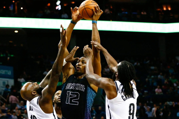 黑马狂奔！篮网残阵 9 人上双 45 分血洗雄鹿 东部格局迎惊天震荡