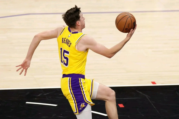 灾难级引援 + 核心缺位！湖人后卫线无药可救，佩林卡亲手摧毁詹眉最后希望