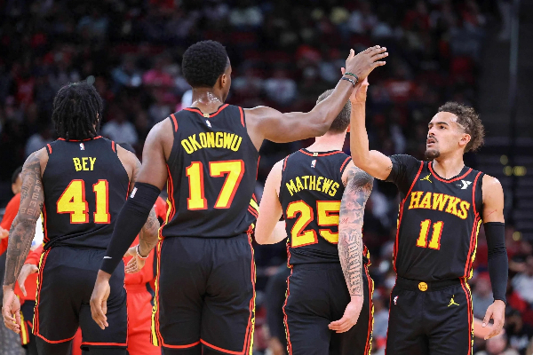  三分雨肆虐！鲍尔8记三分平纪录率黄蜂擒鹰，特雷杨43+11+9孤胆空砍