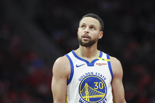  40分封神打服库里！场均17+6成冲冠密钥，火箭别再等了